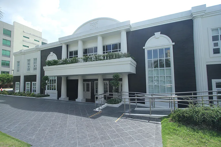 Enderun Colleges 校园设施 — Enderun Colleges 菲律宾英语游学