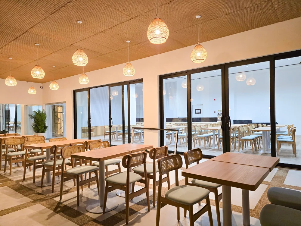 EV Academy La Mer 校区餐厅用餐区 — 宿务菲律宾英语游学餐饮