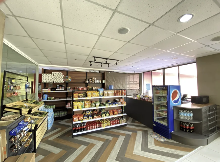 GLC English Academy校内便利商店 — 宿务游学生活设施