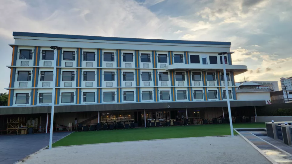 SMEAG Encanto校舍白天正面实拍 — 宿务亲子英语游学